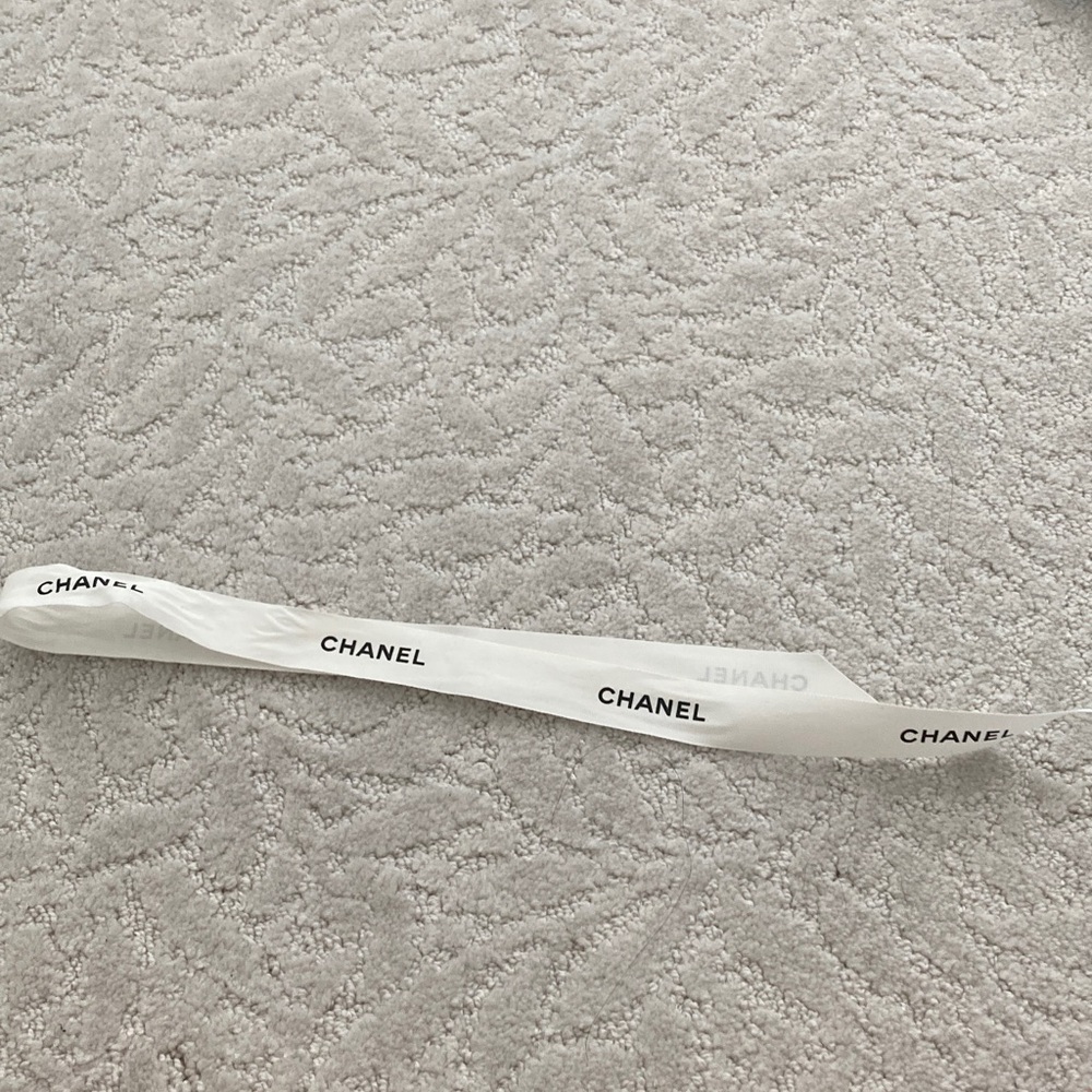 CHANEL Elegant White Ribbon